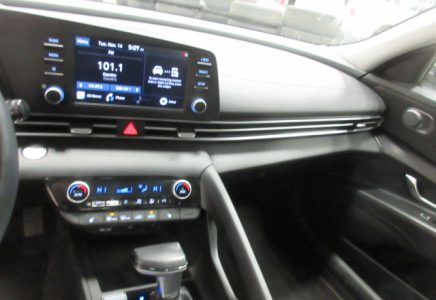 Image for used 2021 HYUNDAI ELANTRA PREFERRED 17