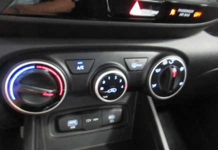 Image for used 2023 HYUNDAI VENUE 21