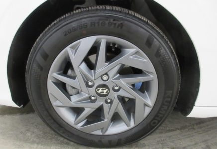 Image for used 2024 HYUNDAI ELANTRA 9