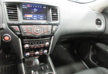 Image for used 2019 NISSAN PATHFINDER SV 13
