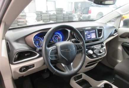 Image for used 2022 CHRYSLER GRAND CARAVAN SXT 10