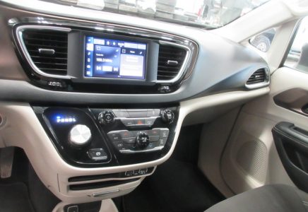 Image for used 2022 CHRYSLER GRAND CARAVAN SXT 15