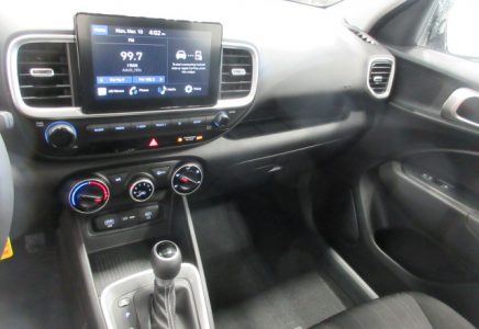 Image for used 2024 HYUNDAI VENUE 17
