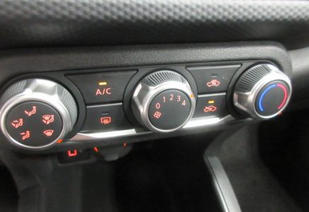 Image for used 2023 NISSAN KICKS 18