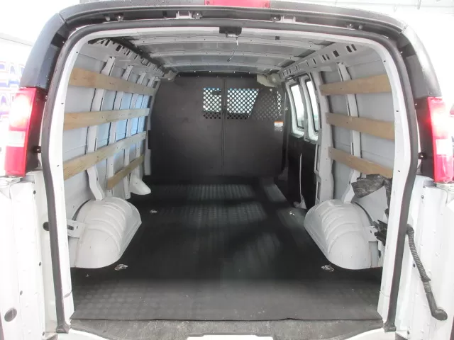 2023 GMC SAVANA CARGO VAN