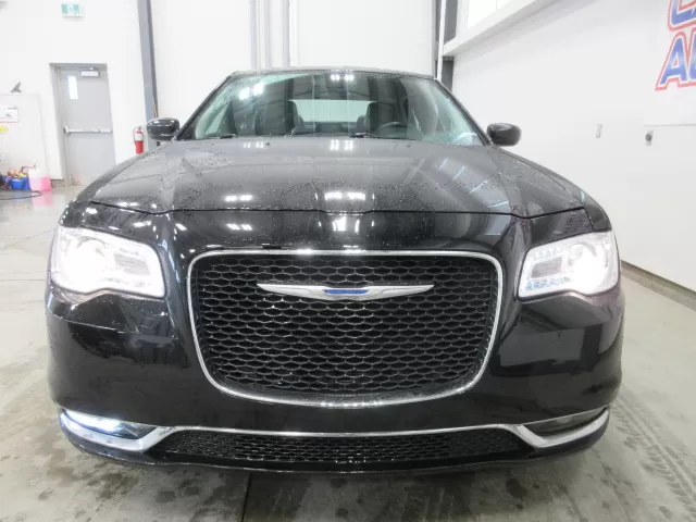 2017 CHRYSLER 300