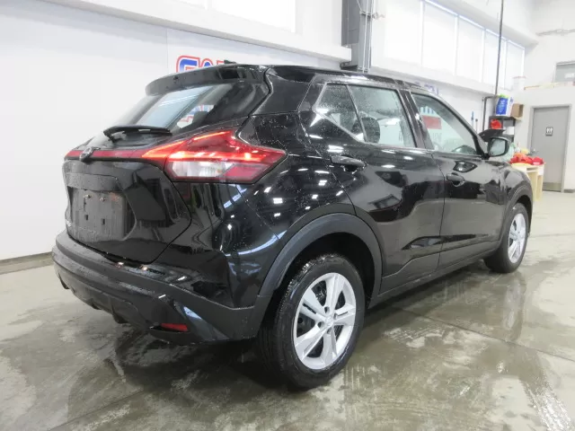 2023 NISSAN KICKS