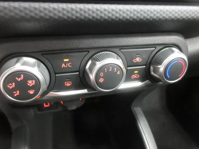 2023 NISSAN KICKS