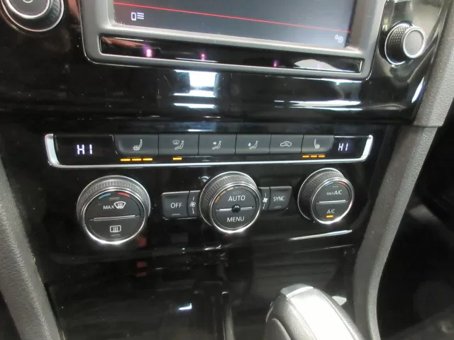 2016 VOLKSWAGEN GOLF