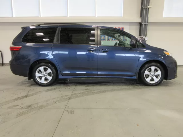 2019 TOYOTA SIENNA