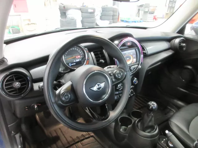 2017 MINI COOPER