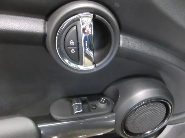 2017 MINI COOPER