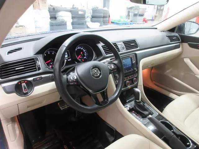 2017 VOLKSWAGEN PASSAT
