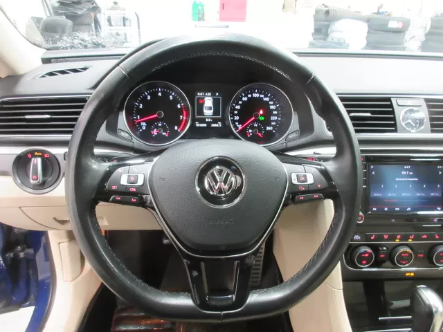 2017 VOLKSWAGEN PASSAT