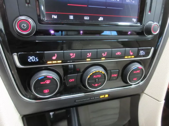 2017 VOLKSWAGEN PASSAT