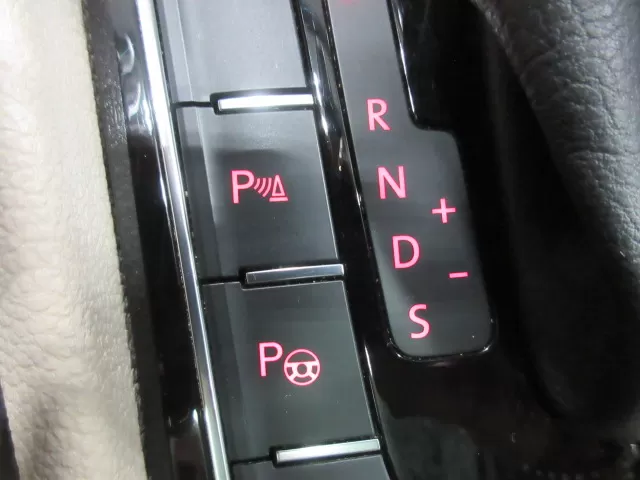 2017 VOLKSWAGEN PASSAT