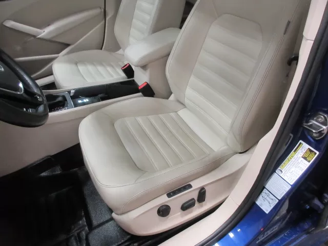 2017 VOLKSWAGEN PASSAT