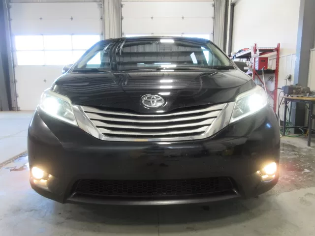 2015 TOYOTA SIENNA
