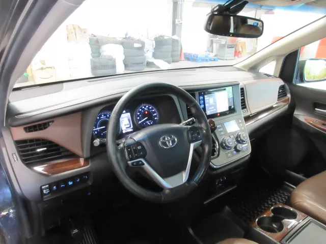 2015 TOYOTA SIENNA