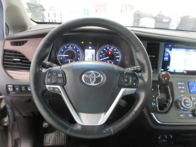 2015 TOYOTA SIENNA