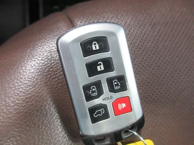 2015 TOYOTA SIENNA