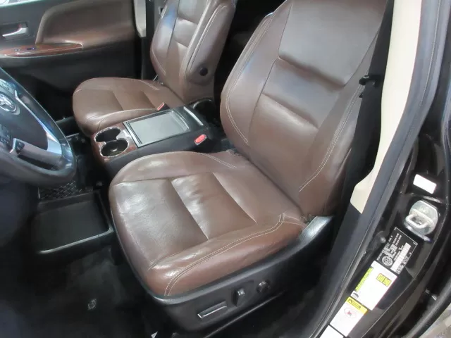 2015 TOYOTA SIENNA