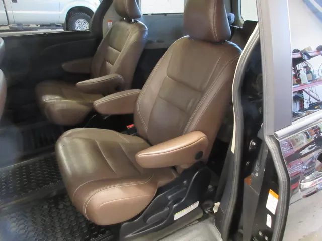 2015 TOYOTA SIENNA