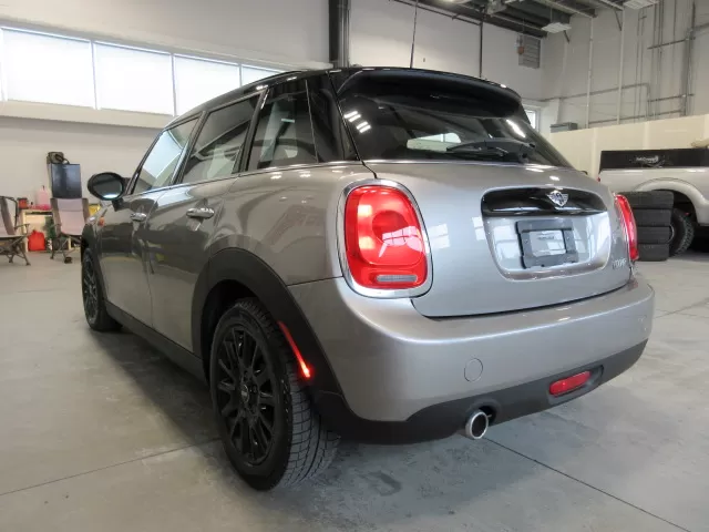 2018 MINI 5 DOOR COOPER