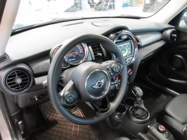2018 MINI 5 DOOR COOPER