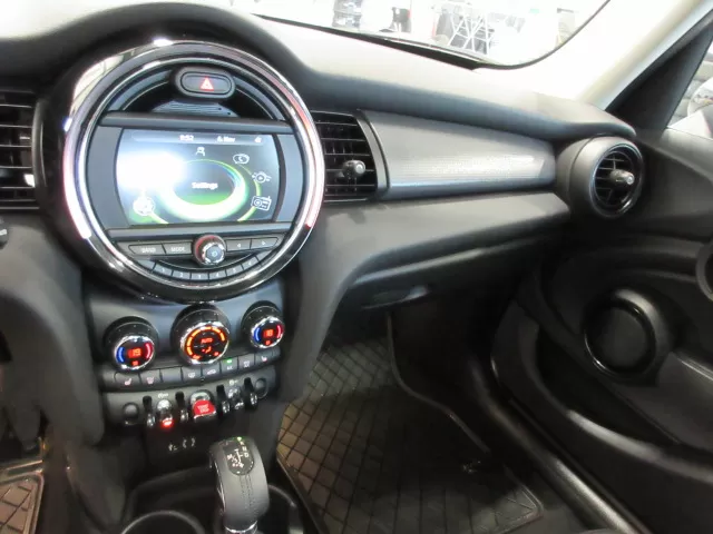 2018 MINI 5 DOOR COOPER