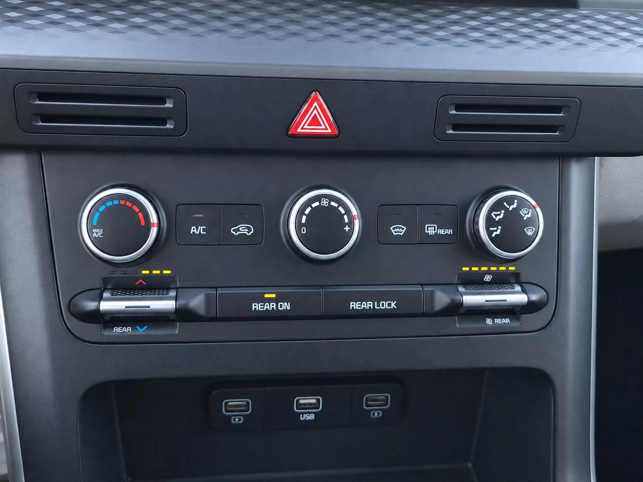 2024 KIA CARNIVAL